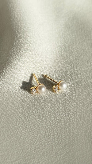 Cady Pearl Stud with Round Brilliant Gold Vermeil