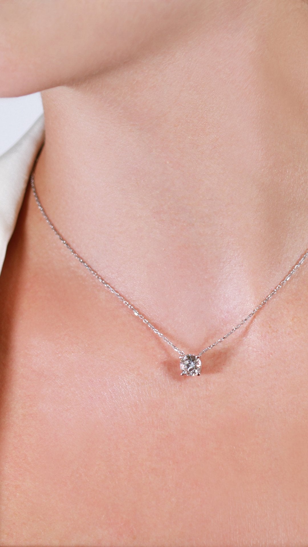 Loretta Solitaire Necklace 18K White Gold