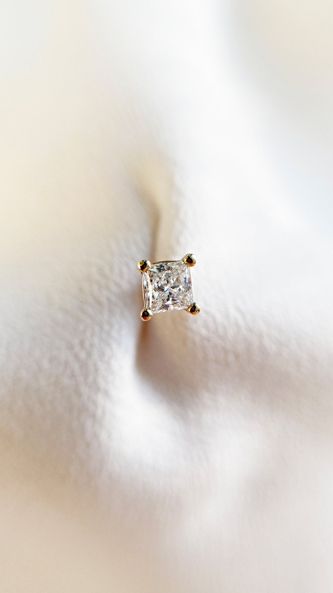 Naila Stud 9K Yellow Gold