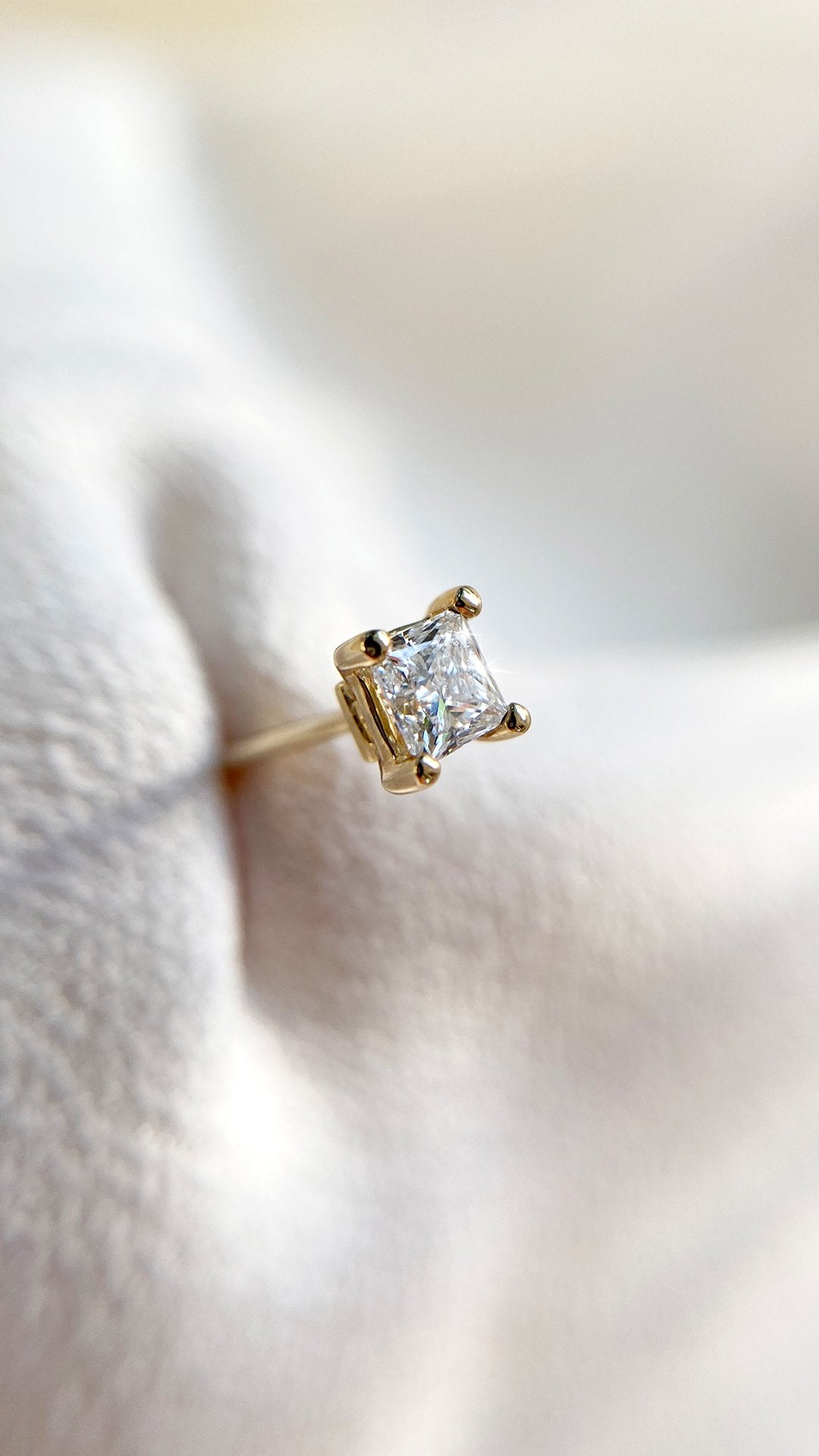 Naila Stud 9K Yellow Gold