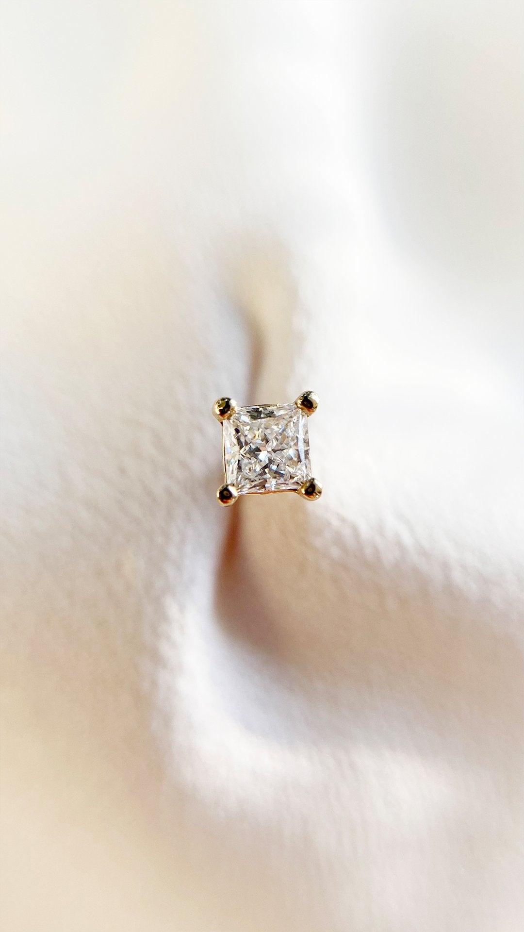 Naila Stud 9K Yellow Gold