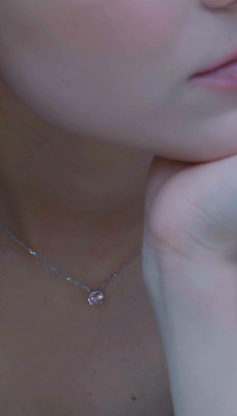 Loretta Solitaire Necklace 18K White Gold